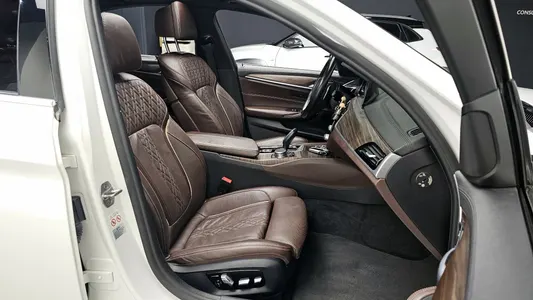 BMW 5 Series (G30) 520d M 2017 10