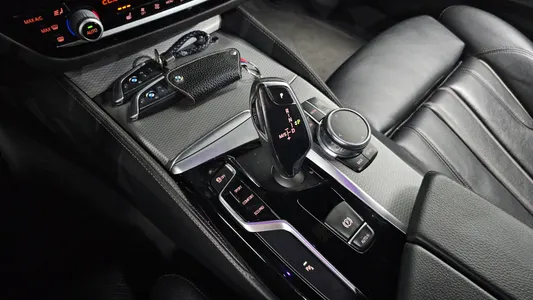 BMW 5 Series (G30) 520d M 2017 9
