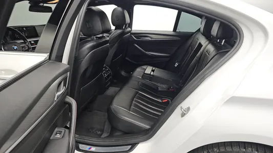 BMW 5 Series (G30) 520d M 2017 11