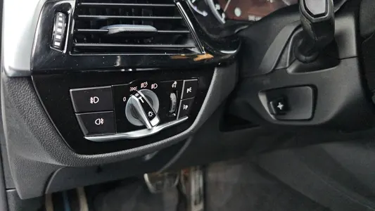 BMW 5 Series (G30) 520d M 2017 14