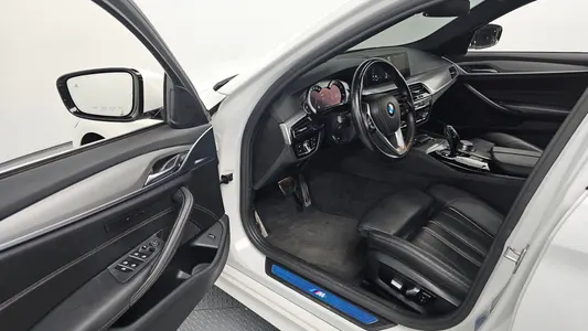 BMW 5 Series (G30) 520d M 2017 10