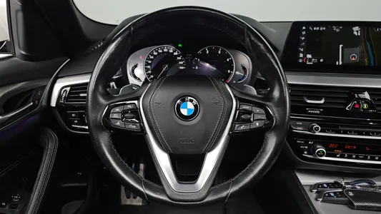 BMW 5 Series (G30) 520d M 2017 16