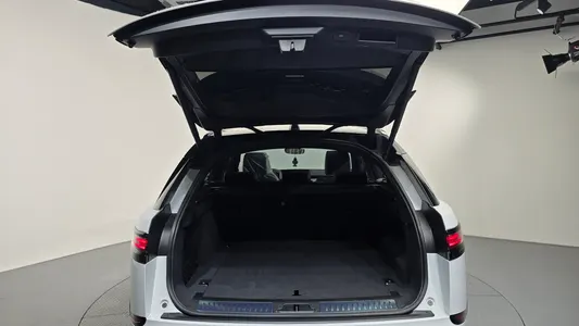Land Rover 레인지로버 벨라 3.0 P400 HSE 2025 19