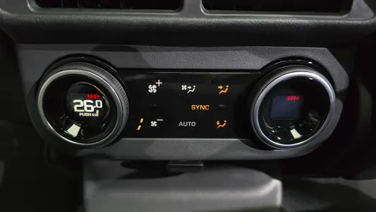 Land Rover 레인지로버 벨라 3.0 P400 HSE 2025 17
