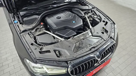 BMW 5 Series (G30) 520i 2023 6
