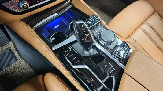 BMW 5 Series (G30) 520i 2023 9
