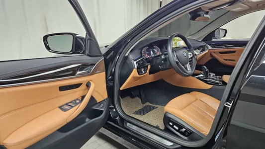 BMW 5 Series (G30) 520i 2023 10