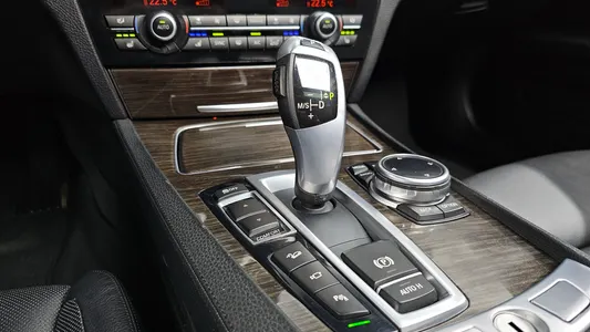 BMW 7 Series (F01) 730d xDrive 2014 9