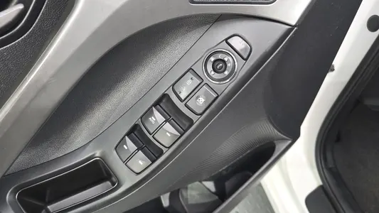 Hyundai MD M16 GDI 2010 18