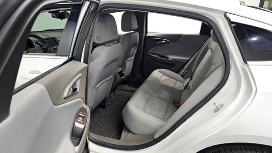 Chevrolet 말리부 1.5 LS 2017 12