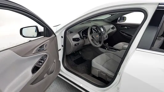 Chevrolet 말리부 1.5 LS 2017 10