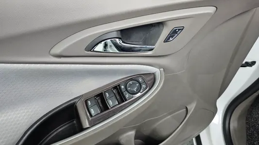 Chevrolet 말리부 1.5 LS 2017 17