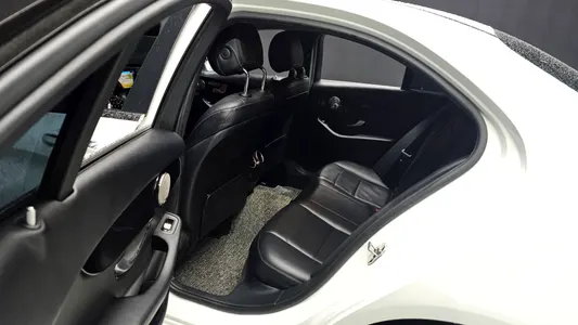 Mercedes-Benz C-Class W205 C200 2019 11