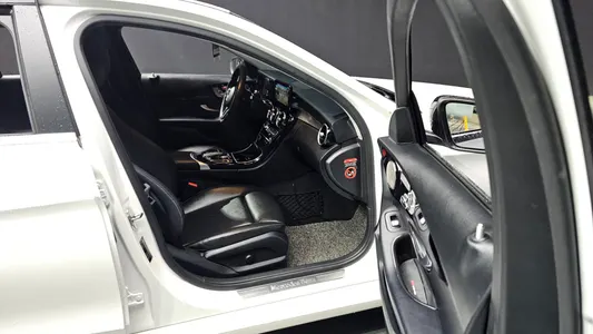 Mercedes-Benz C-Class W205 C200 2019 12