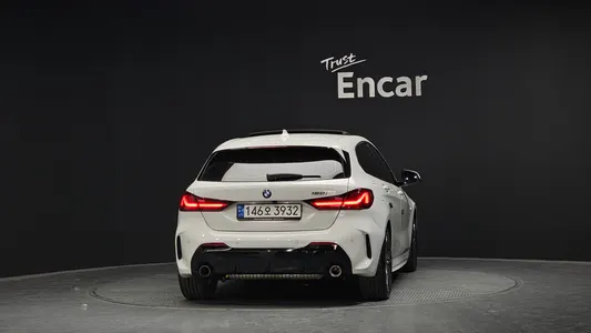 BMW 1 Series (F40) 120i M 2022 4