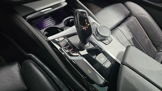 BMW 5 Series (G30) 520d M 2017 9