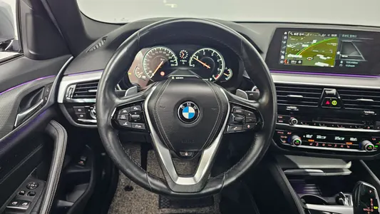 BMW 5 Series (G30) 520d M 2017 12