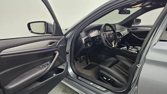 BMW 5 Series (G30) 520d M 2017 10