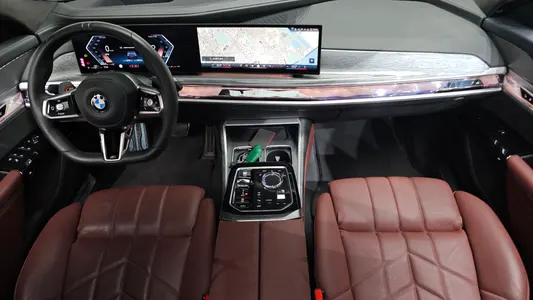 BMW 7 Series (G70) 740i sDrive M 2023 7
