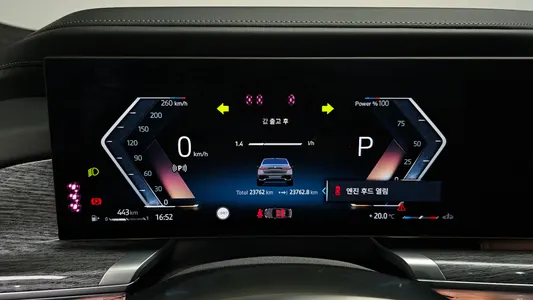 BMW 7 Series (G70) 740i sDrive M 2023 8
