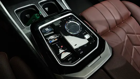 BMW 7 Series (G70) 740i sDrive M 2023 9