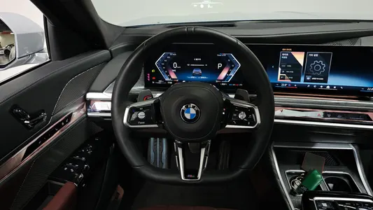 BMW 7 Series (G70) 740i sDrive M 2023 17