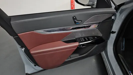 BMW 7 Series (G70) 740i sDrive M 2023 25