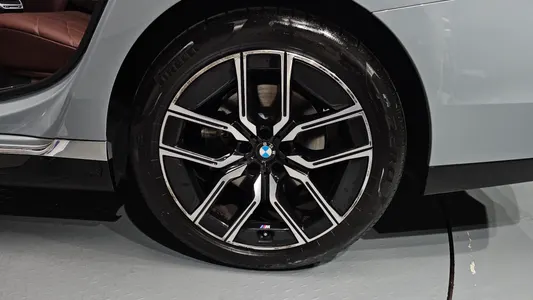 BMW 7 Series (G70) 740i sDrive M 2023 22