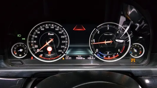 BMW 5 Series (F10) 520d M 2016 8