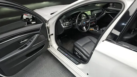 BMW 5 Series (F10) 520d M 2016 11