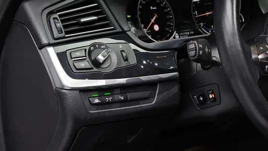 BMW 5 Series (F10) 520d M 2016 14