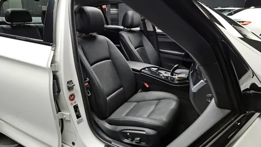 BMW 5 Series (F10) 520d M 2016 10