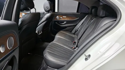 Mercedes-Benz E-Class W213 E300e 2019 26