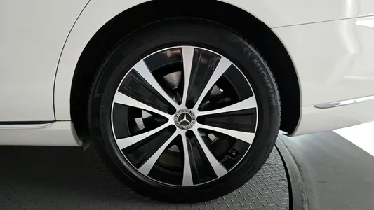 Mercedes-Benz E-Class W213 E300e 2019 21