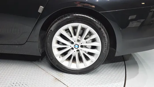 BMW 5 Series (G30) 523d 2021 21