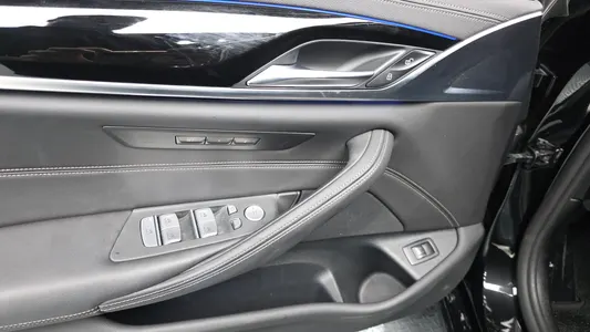 BMW 5 Series (G30) 523d 2021 28