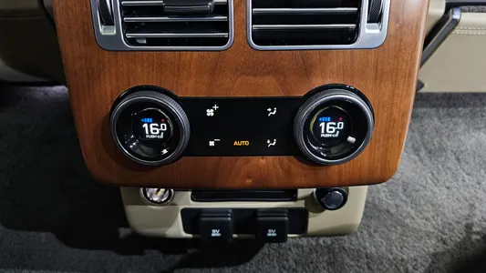Land Rover 4 5.0 SC AB LWB 2019 33