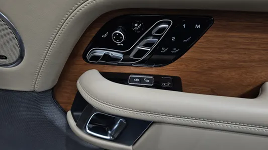 Land Rover 4 5.0 SC AB LWB 2019 35