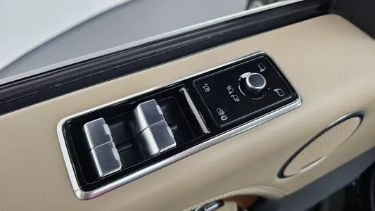 Land Rover 4 5.0 SC AB LWB 2019 40