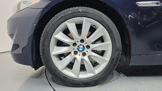 BMW 5 Series (F10) 528i 2012 4