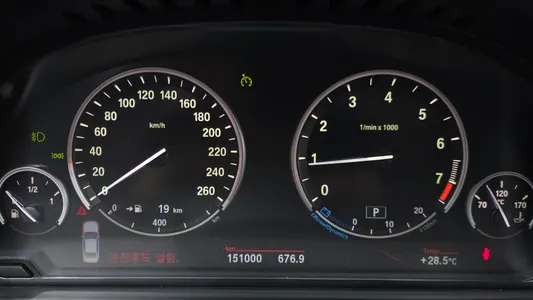 BMW 5 Series (F10) 528i 2012 7