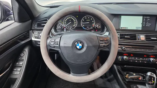 BMW 5 Series (F10) 528i 2012 12