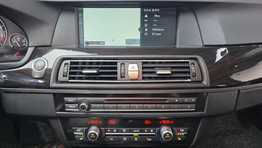 BMW 5 Series (F10) 528i 2012 27