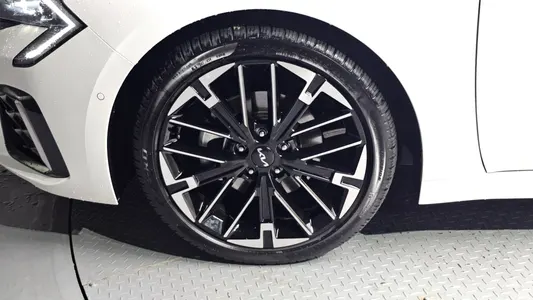 Kia K5 3 1.6 2025 5