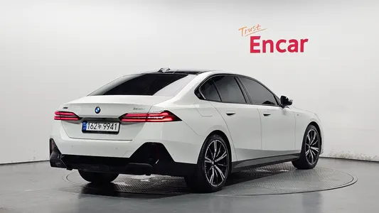 BMW 5 Series (G60) 530i xDrive M 2025