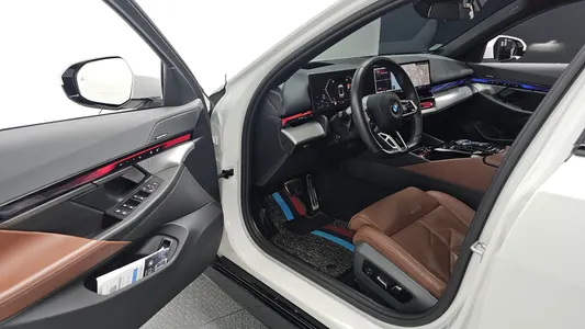 BMW 5 Series (G60) 530i xDrive M 2025 10