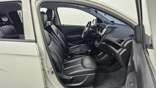 Chevrolet Spark LT 2019 10