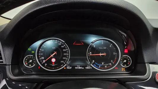 BMW 5 Series (F10) 520d M 2016 8