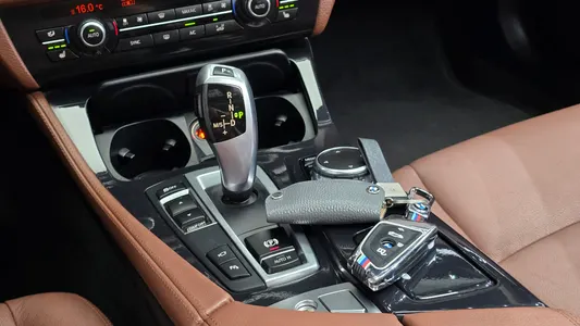 BMW 5 Series (F10) 520d M 2016 9