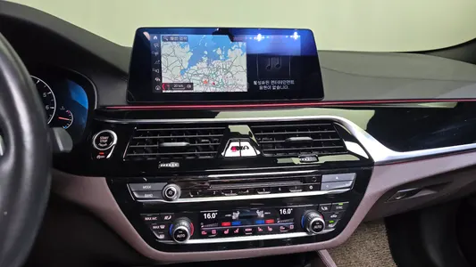 BMW 5 Series (G30) 530i xDrive M 2019 12